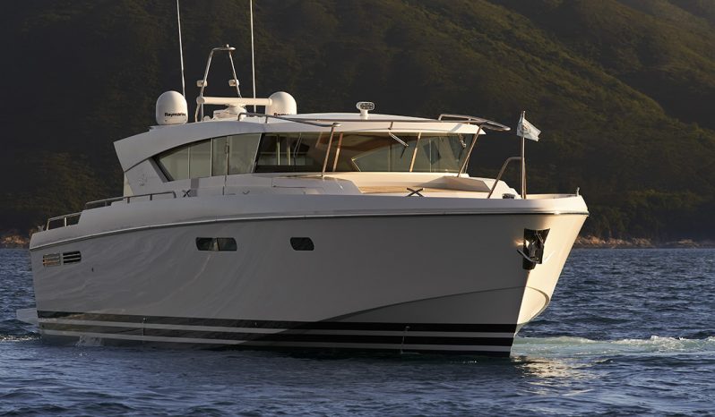 Delta Powerboats 54 Carbon full